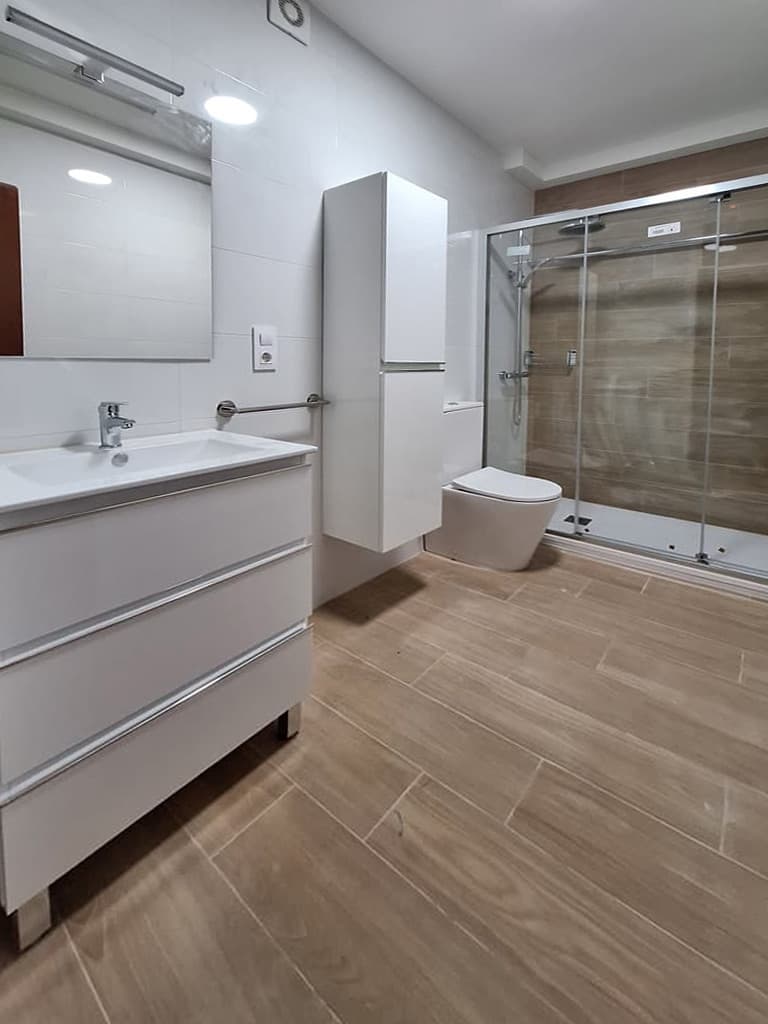 Reformas baños Paulino Canosa